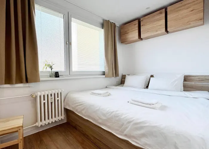 Elegant Escape Apartment III - Free Parking, Easy Access To City Center