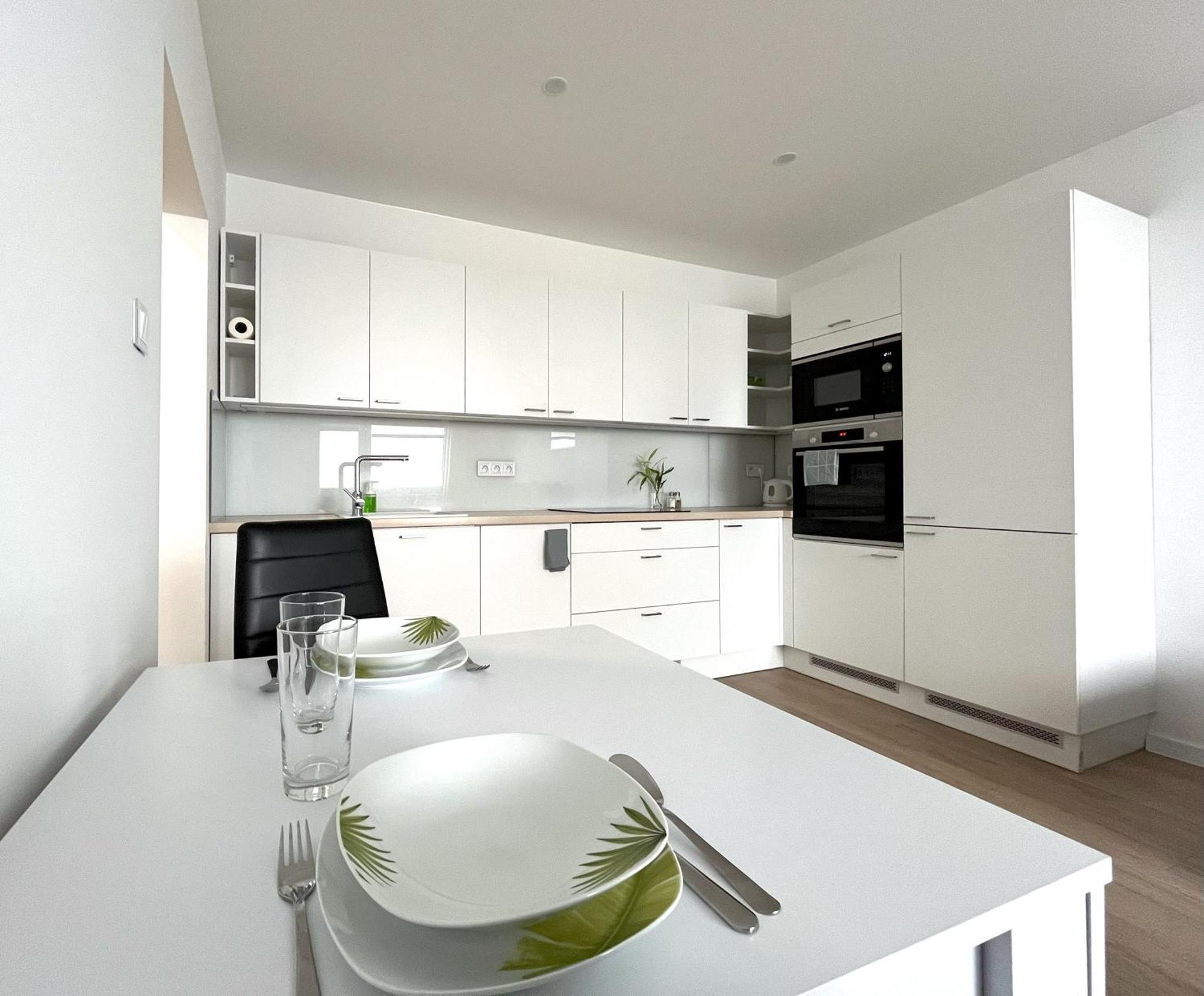 Elegant Escape Iii - Free Parking, Easy Access To Center Apartment *