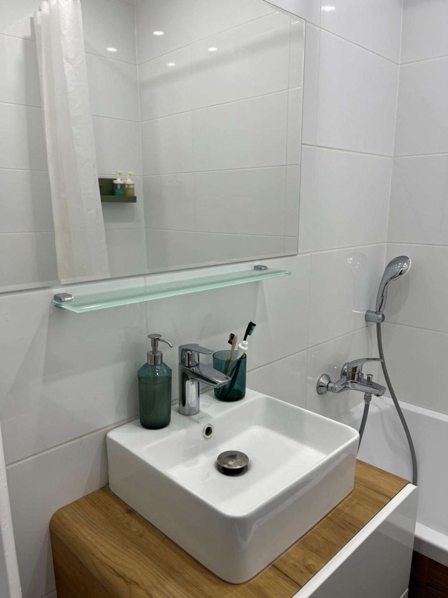 Elegant Escape Iii - Free Parking, Easy Access To Center Apartment *